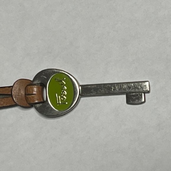 Fossil Silver Tone Green Brown Leather Strap Charm Hang Tag 9.5" Long - Picture 8 of 11